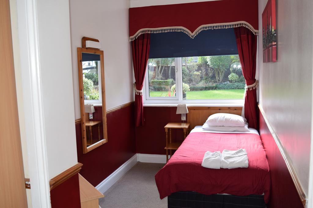 Heatherbank Guest House Barnet Bagian luar foto