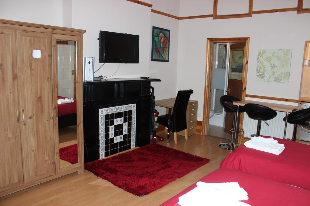 Heatherbank Guest House Barnet Bagian luar foto