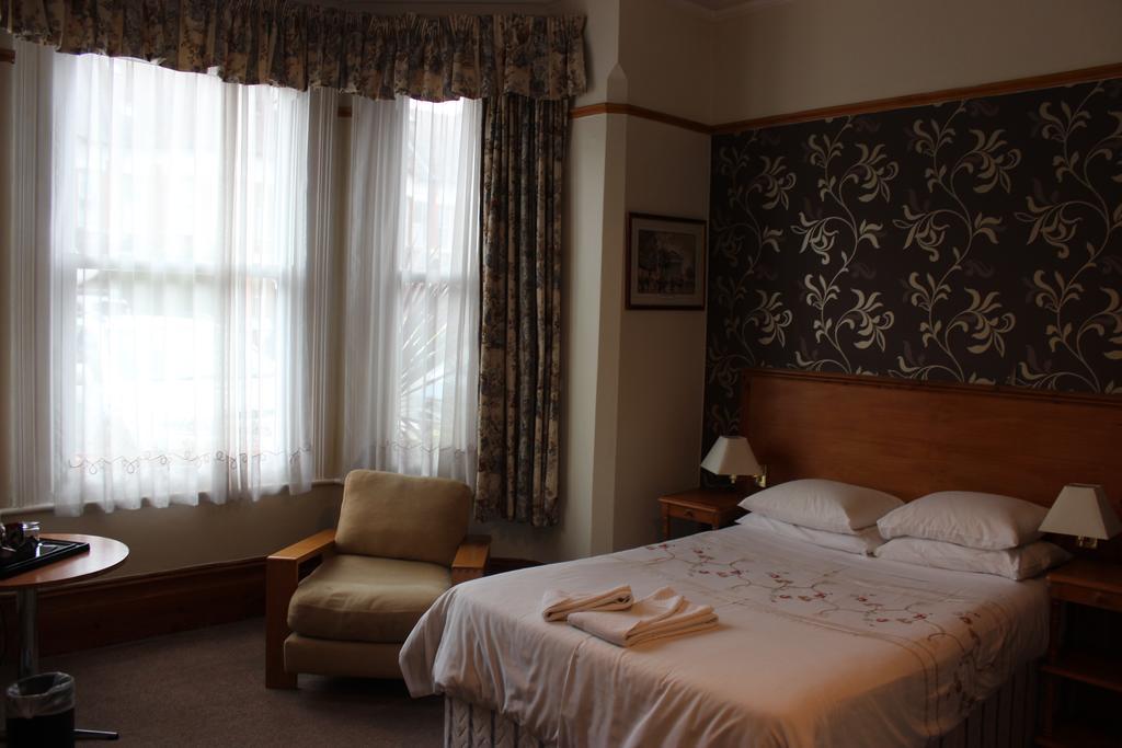 Heatherbank Guest House Barnet Bagian luar foto
